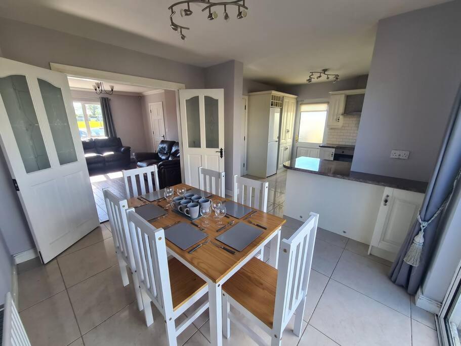 Bundoran Seaside Stays House - Wifi, Large Spacious Home Exterior photo
